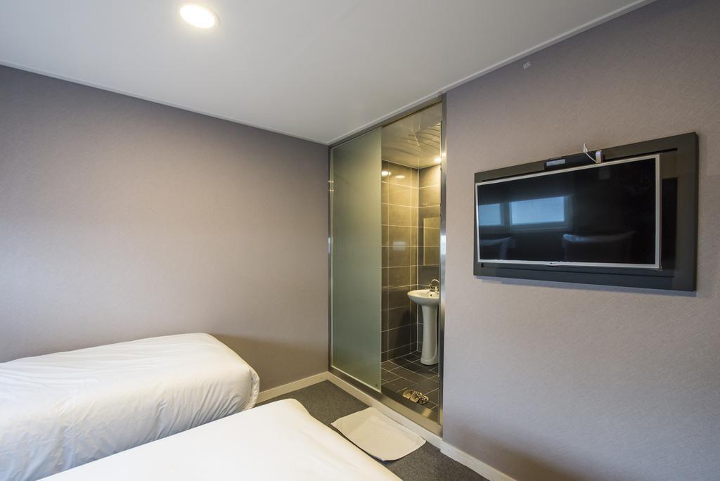 Philstay Myeongdong Metro Сеул Екстериор снимка