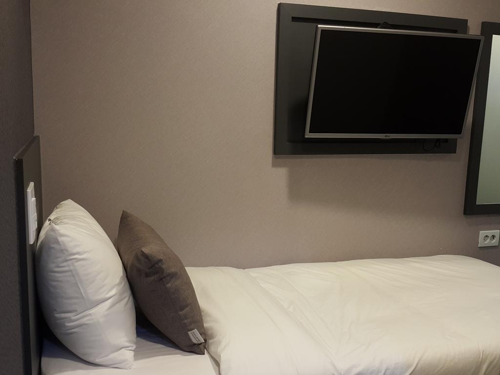 Philstay Myeongdong Metro Сеул Екстериор снимка